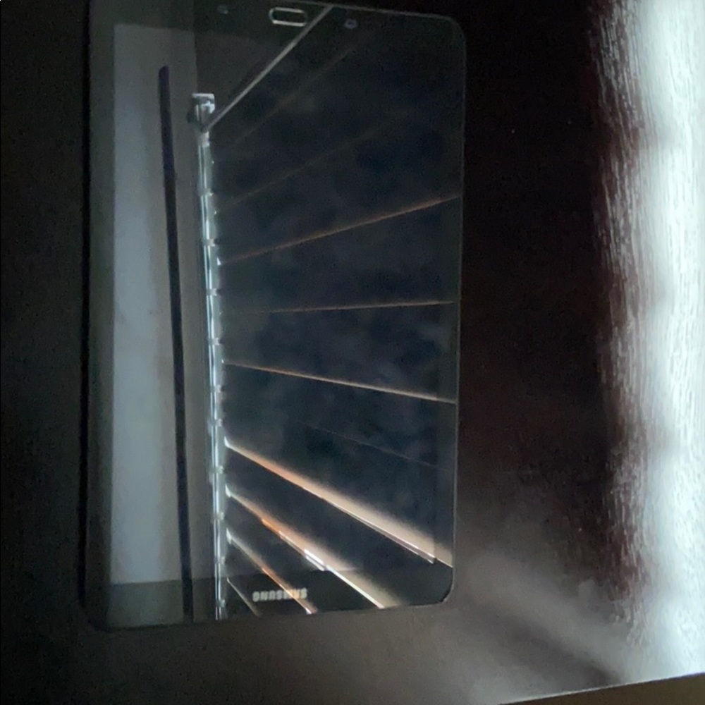 Samsung tablet - Picture 2 of 3